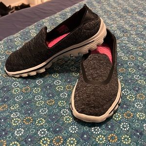 Skechers Go Walk yoga Mat Slip On Shoes black/grey